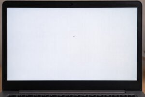 How to Remove Dead Pixels From a Laptop Screen